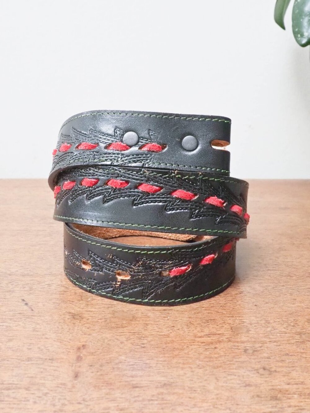 Vtg Lyntone Hand Laced Leather Belt - Sz 30 - Vintage Black Saddle Leather Belt